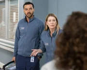 Dr. Jackson Avery (Jesse Williams, l.); Dr. Meredith Grey (Ellen Pompeo, r.)