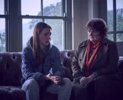 Georgia Hay (Emily Stott, l.); DCI Vera Stanhope (Brenda Blethyn, r.)