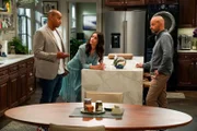 (v.l.n.r.) Trey Taylor (Donald Faison); Julia Mariano (Abigail Spencer); Jim Kearney (Jon Cryer)