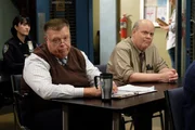 Scully (Joel McKinnon Miller, l.); Hitchcock (Dirk Blocker, r.)