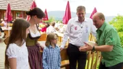 Harry Prünster und Familie Haubenwaller beim Prieselbauer.