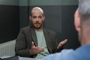 Esma ist Tobias (Patrick Müller) für seine Lüge zutiefst dankbar.