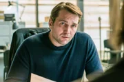 Vernehmung eines Zeugen: Marco Furrer (Pierre Kiwitt) lässt nicht locker.