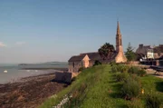 Wer durch die Bretagne reist, dem fallen die zahlreichen Kreuze und christlichen Monumente auf. Tatsächlich ist die Bretagne längst wieder zutiefst katholisch geprägt.