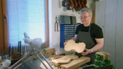 Geigenmacherinnen Claudia Rook. Gemeinsam mit Kerstin Hoffmann betreiben die beiden Geigenbau-Meisterinnen eine Werkstatt im 6. Bezirk.