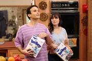 l-r: Barry Goldberg (Troy Gentile), Erica Goldberg (Hayley Orrantia)