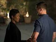 Athena Grant (Angela Bassett, l.); Bobby Nash (Peter Krause, r.)