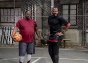 Calvin Butler (Cedric the Entertainer, l.); Malcolm Butler (Sheaun McKinney, r.)