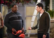 Calvin Butler (Cedric the Entertainer, l.); Dave Johnson (Max Greenfield, r.)