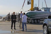 (v.l.n.r.) Lt. Horatio Caine (David Caruso); Det. Frank Tripp (Rex Linn); Dylan Perez (Diego Serrano)