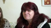 Petra hat Probleme mit ihrer Zahnprothese..