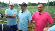 Beim großen Camping-Fußball-Spektakel treten die Ruhrpott-Zwillinge Christopher und Alexander gegeneinander an. Jeder führt sein eigenes Team, rekrutiert aus sportbegeisterten Campern.