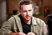 Devon Gummersall (Ethan).