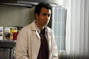 Ein neuer Patient wartet bereits auf Dr. Lawrence Kutner (Kal Penn) ...