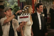 Bei den Dreharbeiten zu "How I Met Your Mother" ...