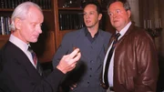 Der Wahrsager Rondorf (Hans Diehl, li.) glaubt den Polizistenmörder zu kennen. Die Kommissare Kehler (Wolfgang Bathke, re.) und Bongartz (Max Gertsch) glauben nicht an seine Wahrsagungen.