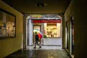 Das Restaurant „Vecio Fritolin“ liegt in der Calle Regina, 15 Gehminuten vom Piazzale Roma entfernt.