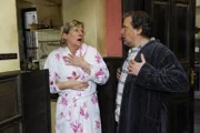 Erschrecken sich gegenseitig: Susanne (Heike Jonca, l.) und Ingo (Wolfgang Wagner, r.) ...