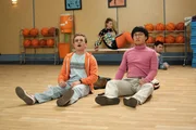 Adam Goldberg (Sean Giambrone, l.); Dave Kim (Kenny Ridwan, r.)