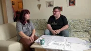 Petra (li.) und ihre Kinder Pascal (re.) und Selina arbeiten  an ihrer TikTok-Karriere.
