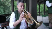 Kapellmeister Mathias Achatz und Band musizieren viermal die Woche am Chinesischen Turm.