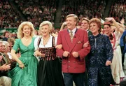 (v.li.): Melanie Holliday, Waltraut Haas, Karl Moik, Caterina Valente.