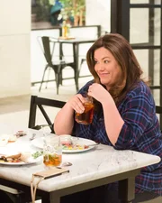 Katy Mixon (Katie Otto). Katy Mixon (Katie Otto).