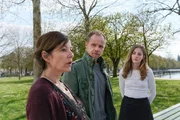 L-R: Barbara Köhler (Julia Cencig), Micha Oberländer (Matthias Koeberlin), Britt Köhler (Paula Kroh).