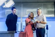 v.li.: Theo Walch (Anian Zollner), Gräfin Schönberg (Andrea L'Arronge), Hannes Kofler (Heinz Marecek).