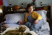Georgies (Montana Jordan) Lüg-Fähigkeiten ermöglichen Sheldon schließlich, sich den wirklich wichtigen Dingen zu widmen, während seine Klassenkameraden zum Sportunterricht müssen ...