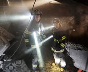 Bobby Nash (Peter Krause, l.); Howie "Chimney" Han (Kenneth Choi, r.) Bobby Nash (Peter Krause, l.); Howie "Chimney" Han (Kenneth Choi, r.)