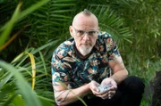 Der Regenwald – die grüne Lunge unserer Erde – sie steht an einem Kipppunkt. Erstmals gab der Amazonas-Regenwald mehr CO2 ab, als er aufnehmen und speichern konnte. Der Hauptgrund hierfür: illegale Brandrodungen. Thomas D erklärt die prekäre Lage und zeigt, was auch wir damit zu tun haben - bei „Wissen vor acht – Natur“.