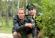Hubert (Christian Tramitz, l.) mit dem Kollegen Martin Riedl (Paul Sedlmeier, r.).
