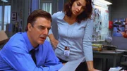 Barek (Annabella Sciorra) und Logan (Chris Noth) entdecken, dass es in der Stadt mehrere Männer mit dem Namen eines Mordopfers gibt. Hat die Mafia den falschen Mann erwischt?