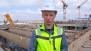 Timo Ziegler ist Bauleiter. Der 32-jährige ist für einen der drei 600 Meter langen Gates des neuen Terminal 3 am Frankfurter Flughafen verantwortlich.