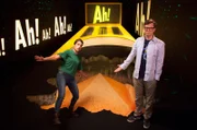 In der heutigen Ausgabe von „Wissen macht Ah!“ machen Clarissa und Ralph eine bahnbrechende Entdeckung: Unter dem Studioboden befindet sich eine Pyramide! Stück für Stück legen die beiden Hobby-Archäologen sie frei. Werden sie bis in die Grabkammer vordringen? Werden sie Opfer des Fluches des Ahaho? Während sich Clarissa und Ralph Stück für Stück dem Rätsel nähern, finden sie außerdem die Zeit, z.B folgende Frage zu beantworten: Wie schnell ist Schneckentempo?