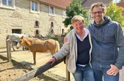 Carolin und Stefan Feismann schaffen eine Oase für Menschen und Tiere. Weiteres Bildmaterial finden Sie unter www.br-foto.de.