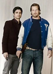 Von links nach rechts: Andreas Kringge (Maximilian Grill) und Mick Brisgau (Henning Baum).