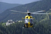 Der "Bergwacht"-Helikopter im Einsatz.