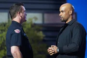 Station 19 Staffel 5 Folge 15 Gespräch zwischen Konkurrenten: Josh Randall als Captain Sean Beckett, Boris Kodjoe als Robert Sullivan.