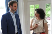 Leonard (Christian Feist, l.); Pauline (Liza Tzschirner, r.)