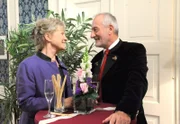 ARD STURM DER LIEBE FOLGE 1374, am Mittwoch um 15:10 Uhr im ERSTEN. Alfons (Sepp Schauer, r.) und Hildegard (Antje Hagen, l.) feiern fröhlich beim Polterabend.