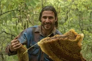 Dulong Valley, Dulong - Hazen harvesting honey.