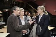 Hoffen, dass der Prozess gut ausgeht: (v.l.n.r.) Ingo (Wolfgang Wagner), Susanne (Heike Jonca), Lars (Alexander Klaws), Mia (Josephine Schmidt), Lily (Jill Funke), Jojo (Bernhard Bozian) und Staatsanwältin Jana (Bianca Karsten).