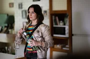 Trockene Alkoholikerin? Shiv (Roisin Gallagher) schenkt sich Wein ein.