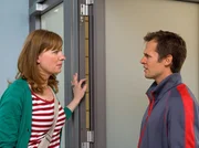 MDR Fernsehen IN ALLER FREUNDSCHAFT FOLGE 407, "Die Kraft der Gefühle", am Dienstag (22.10.13) um 11:45 Uhr. Nils' Mutter Franziska Jürgens (Antje Widdra) macht dem Schwimmtrainer David Wagner (Thorsten Feller) Vorwürfe, er würde Nils zu hart trainieren. Sie gibt ihm die Schuld, dass Nils jetzt ohnmächtig in der Klinik liegt.