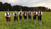 Die "AlzTrauner Goaßlschnoizer". Weiteres Bildmaterial finden Sie unter www.br-foto.de.