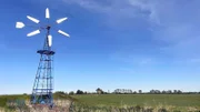 Fast wie im Wilden Westen: Zwischen Barther Bodden und Strelasund schlängelt sich der Radweg durch eine vorpommersche Prärie.