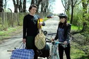 Flori hofft, dass er sich wieder mit Nina versöhnen kann. Von links: Florian Brunner (Tommy Schwimmer) und Nina Kreutzer (Andrea Schmitt).