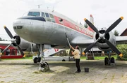 Flugzeugbegeisterte kennen das Dorf natürlich: Seit 1973 steht eine ausgemusterte IL 14 am Dorfrand.